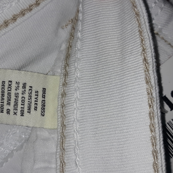 Capris - Picture 3 of 4